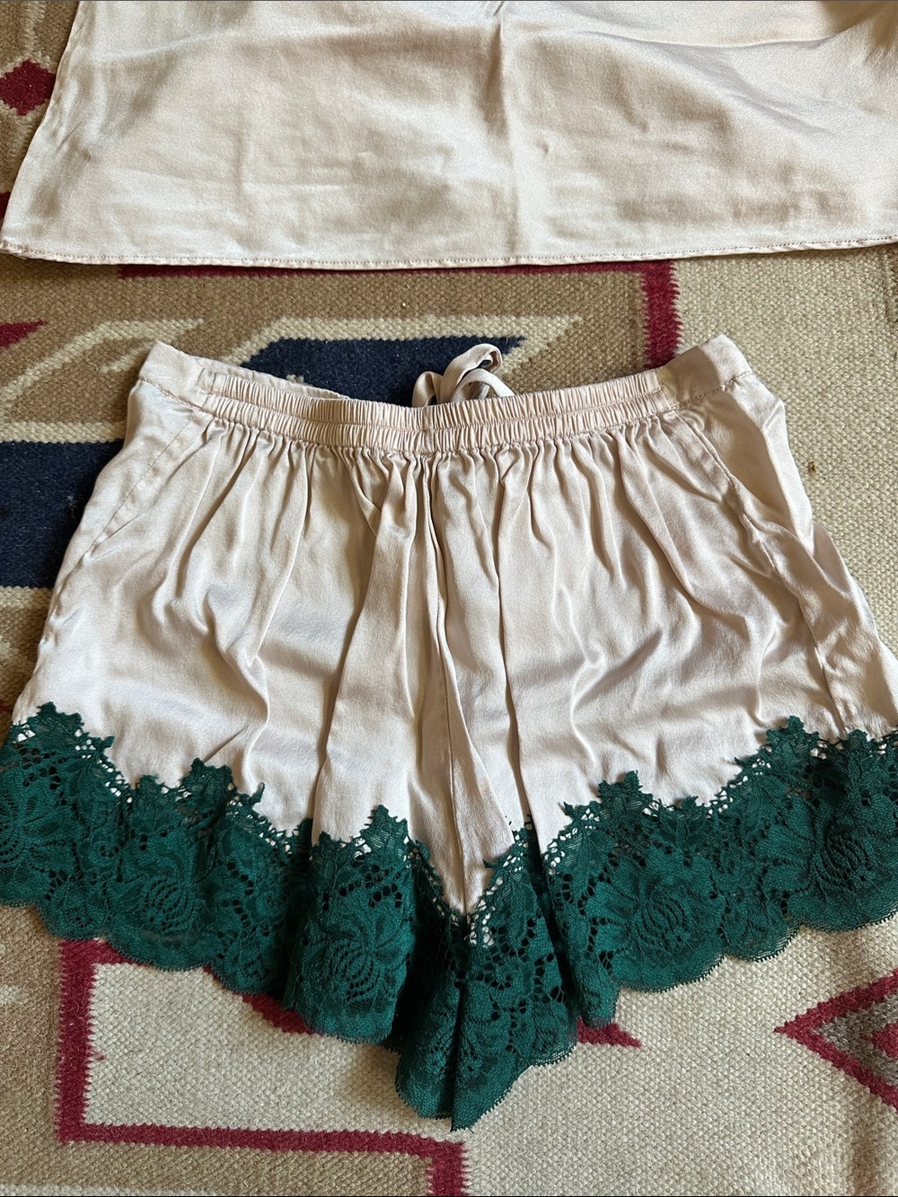 Ginia Pure Silk Green Lace Top And Short Set AU 10 - Picture 4 of 7